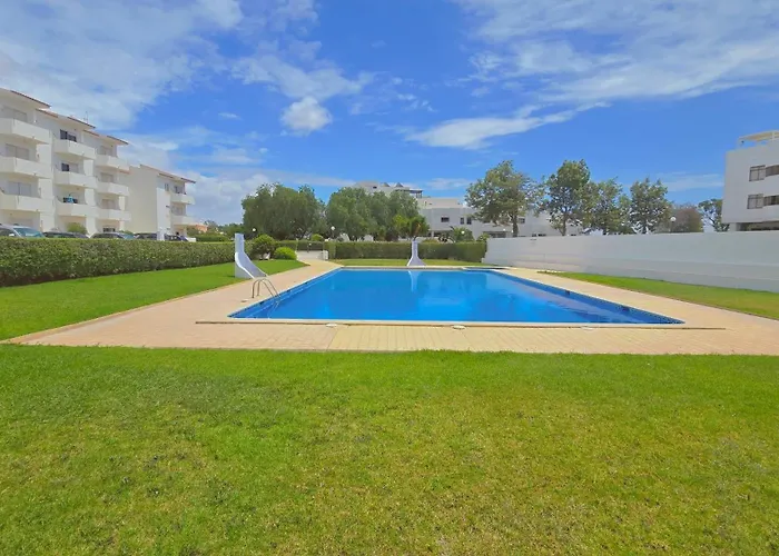 Eulalia With Pool And 5 Minutes From The Albufeira